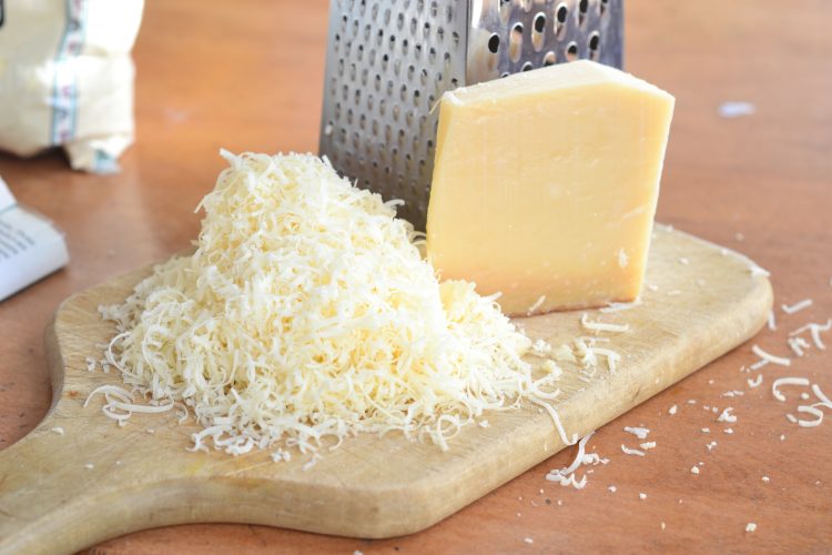 сыр натереть мелко