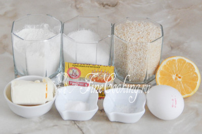 Шаг 1. В рецепт кунжутного [печенья](/recipe/detskoe-pechene-na-syvorotke) входит белый кунжут, пшеничная мука, сахарный песок, куриное яйцо, сливочное масло, лимонный сок, немного соли и разрыхлитель