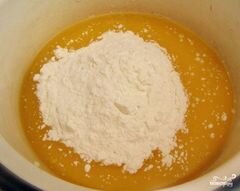 Сосиски в тесте на сковороде: 8 сытных рецептов