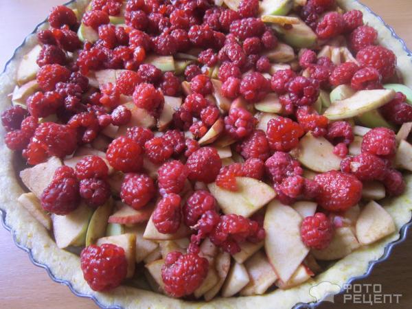 Яблочно - малиновый пирог фото