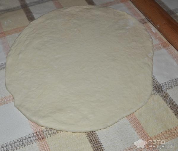 Дрожжевое тесто для пиццы фото