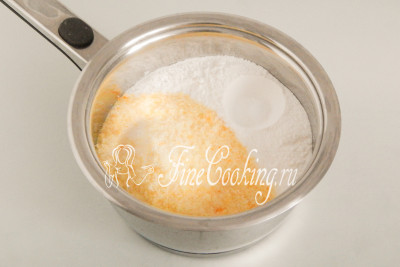 Тесто для рисового пирога мы приготовим заварным способом (как в рецепте пирога кукурузного)