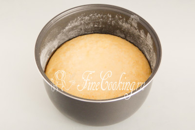 Готовим рисовый пирог на режиме выпечка приблизительно 40-45 минут (время зависит от размера чаши и мощности мультиварки)