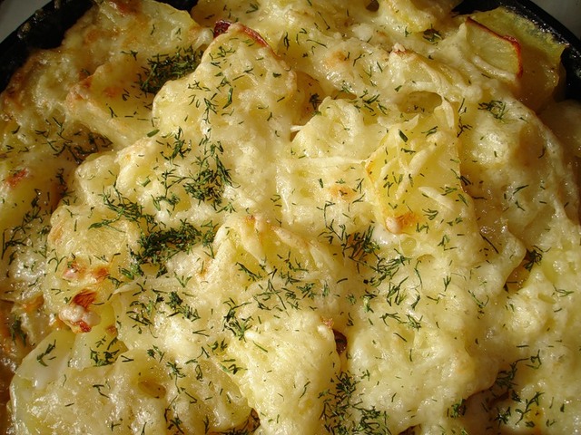 Картошка, запеченная в духовке. Фото и видео