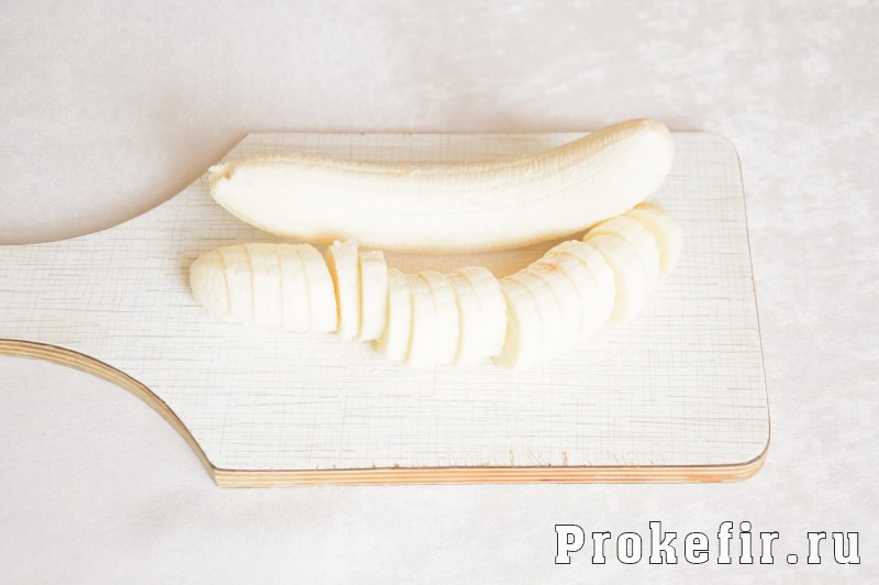 Банановый манник без яиц с кунжутом на кефире: фото 6