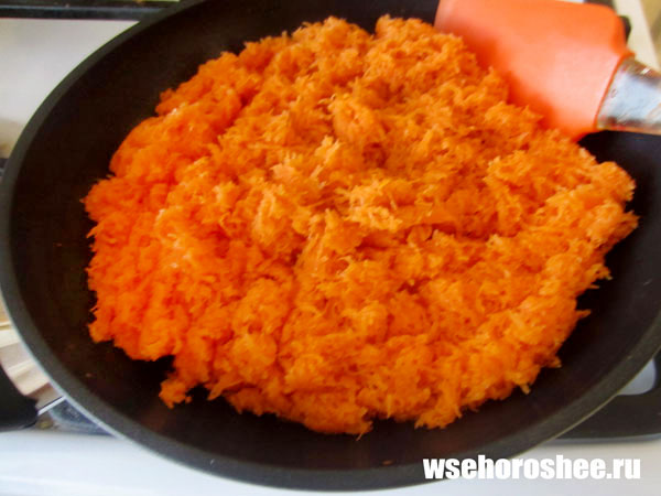 Пирожное из моркови - морковь на сковороде