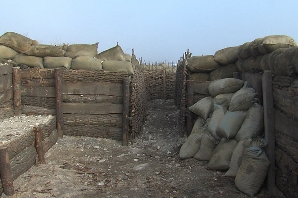 Окружающий пейзаж уже не узнать — вырыты окопы и полно военных в форме прошлого века. Фото: http://pyatigorsk.org/