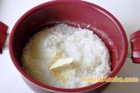 рис в миске с маслом
