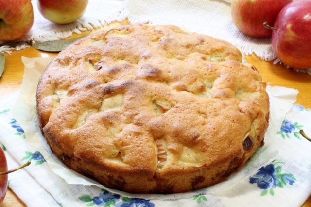 пирог шарлотка с яблоками рецепт с фото пошагово