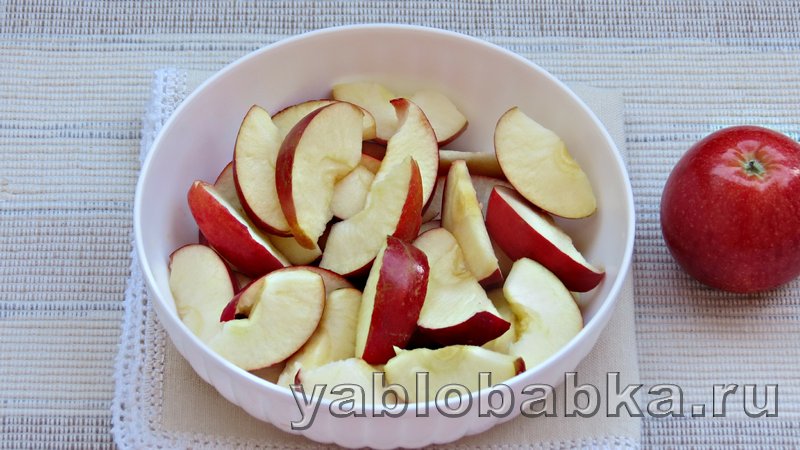 Шарлотка пышная с яблоками в духовке: фото 5