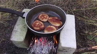 Как готовить оладьи на костре / Видео-рецепт у самовара