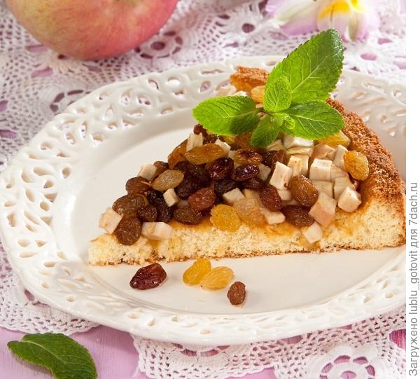 Пирог с яблоками и изюмом/Фото: Олег Кулагин/BurdaMedia