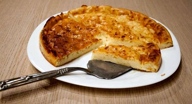 Ленивые хачапури на кефире с сыром на сковороде рецепт с фото