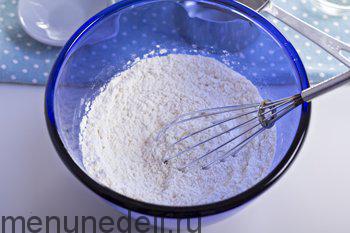 Смешать пшеничную муку сахар разрыхлитель теста соду соль