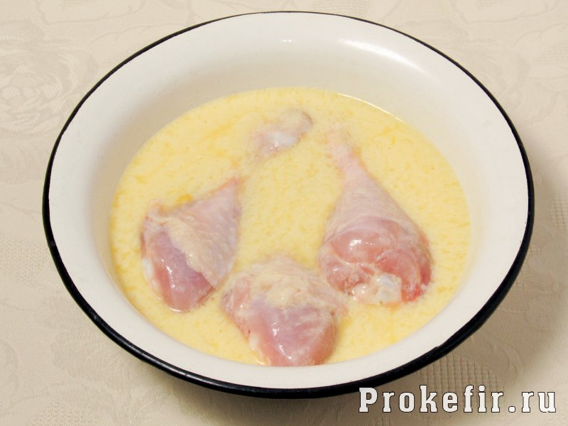 Как приготовит куриные голени на сковороде с хрустяшчей корочкой в кляре: фото 4