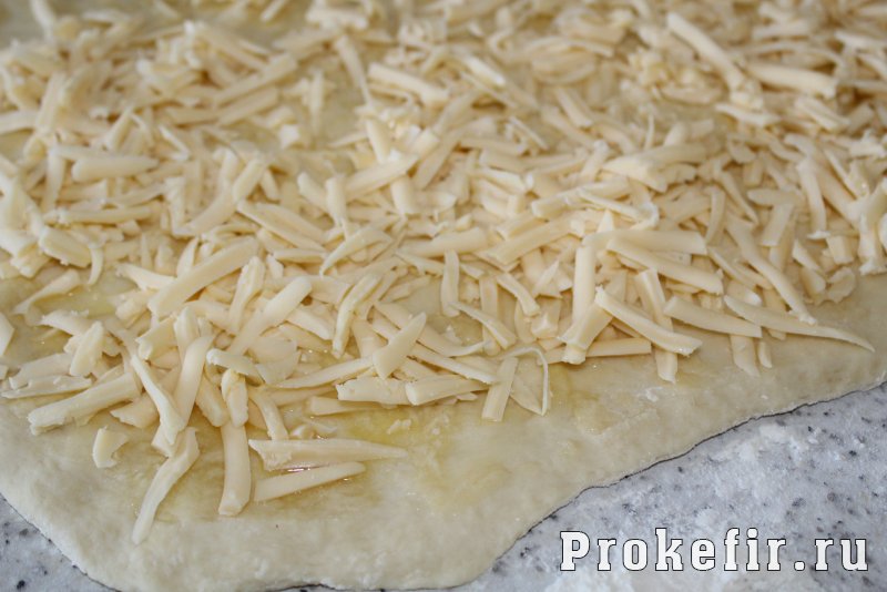 Булочки с сыром в духовке из дрожжевого теста на кефире: фото 6