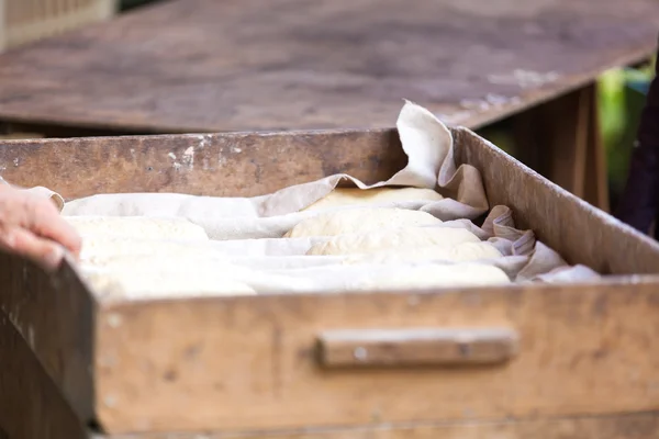 Подготовка традиционный хлеб — стоковое фото