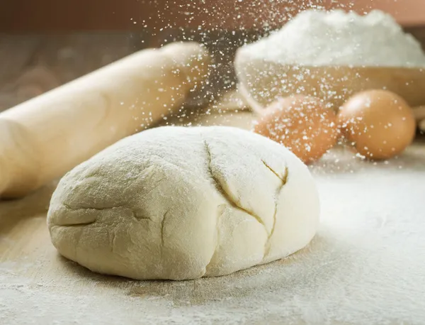 Приготовление хлеба. Тесто — стоковое фото