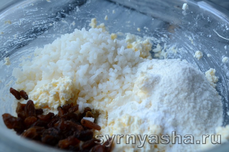 Сырники с рисом и изюмом: фото 3