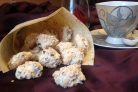 Легкое печенье с кокосом, орехами и шоколадом