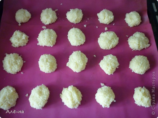 Печенье для любителей кокоса))))
Из разряда очень простых в приготовлении рецептов. И фигуре не повредит,так как нет в рецепте масла и муки. фото 5