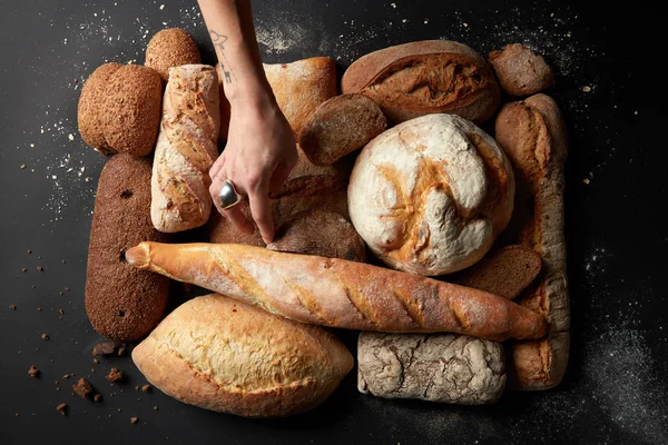 Различные виды хлеба на фоне Стоковое Фото
